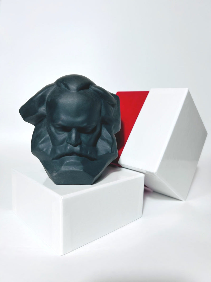 Karl-Marx-Sparkopf, schwarz mattes Porzellan